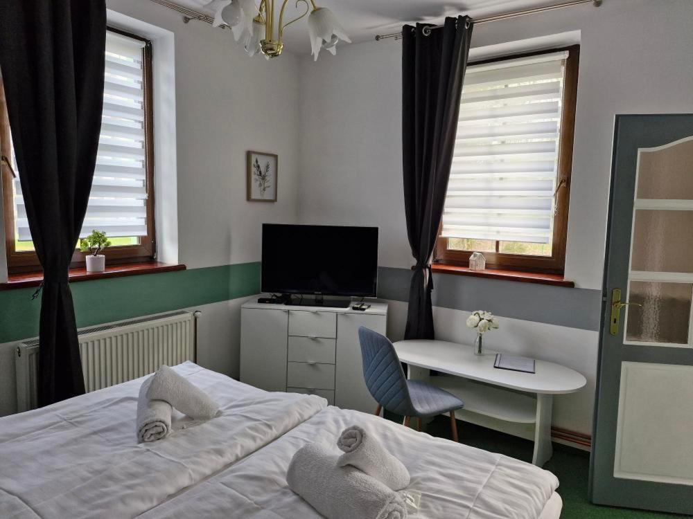 Waldhof Hotel Jirikov  Ngoại thất bức ảnh