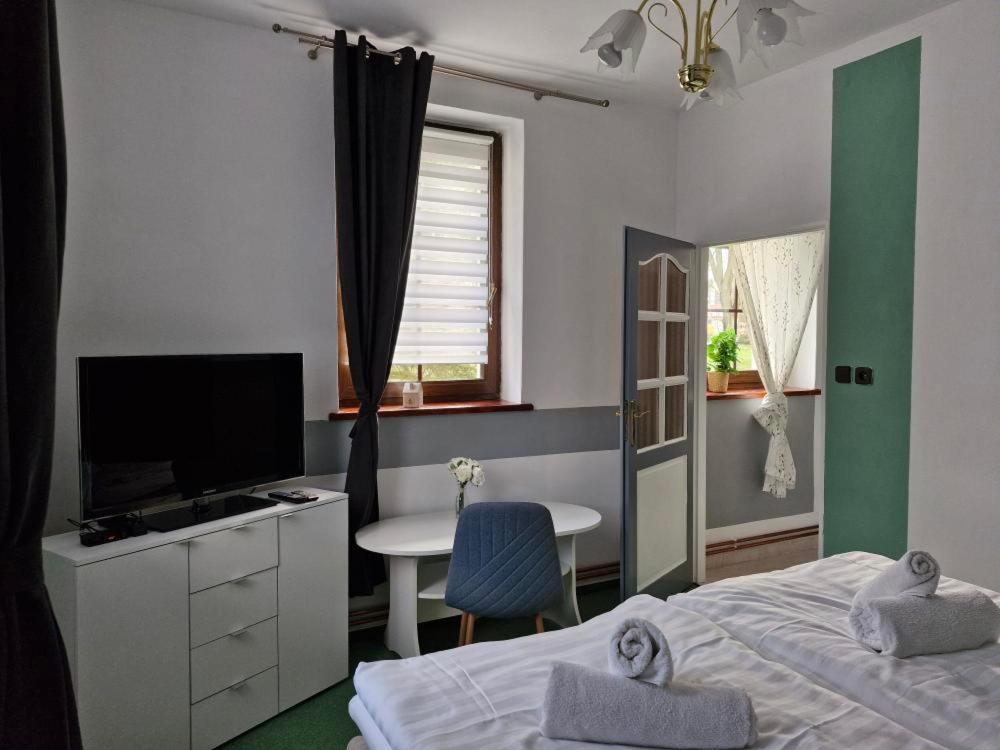 Waldhof Hotel Jirikov  Ngoại thất bức ảnh