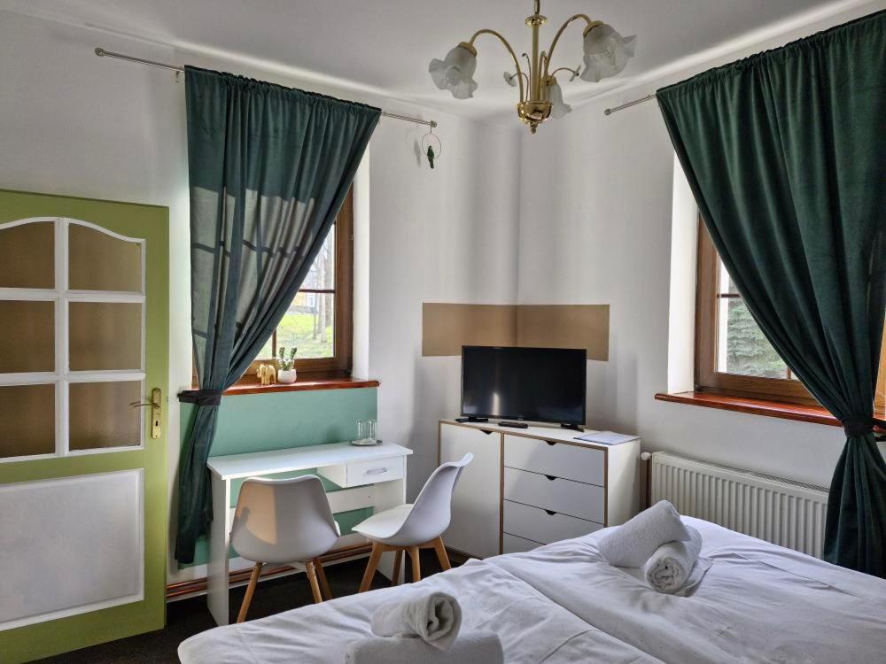 Waldhof Hotel Jirikov  Ngoại thất bức ảnh