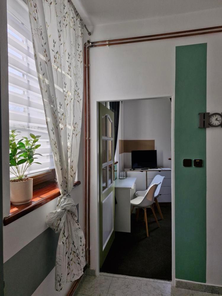 Waldhof Hotel Jirikov  Ngoại thất bức ảnh
